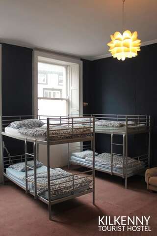 Хостелы Kilkenny Tourist Hostel Килкенни Кровать в общем 8-местном номере для мужчин и женщин-5