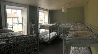 Хостелы Kilkenny Tourist Hostel Килкенни Кровать в общем 8-местном номере для мужчин и женщин-7