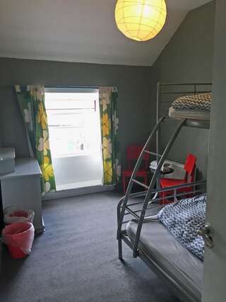 Хостелы Kilkenny Tourist Hostel Килкенни Двухместный номер с 1 кроватью или 2 отдельными кроватями-4