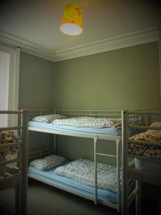 Хостелы Kilkenny Tourist Hostel Килкенни Общий шестиместный номер для мужчин и женщин-2